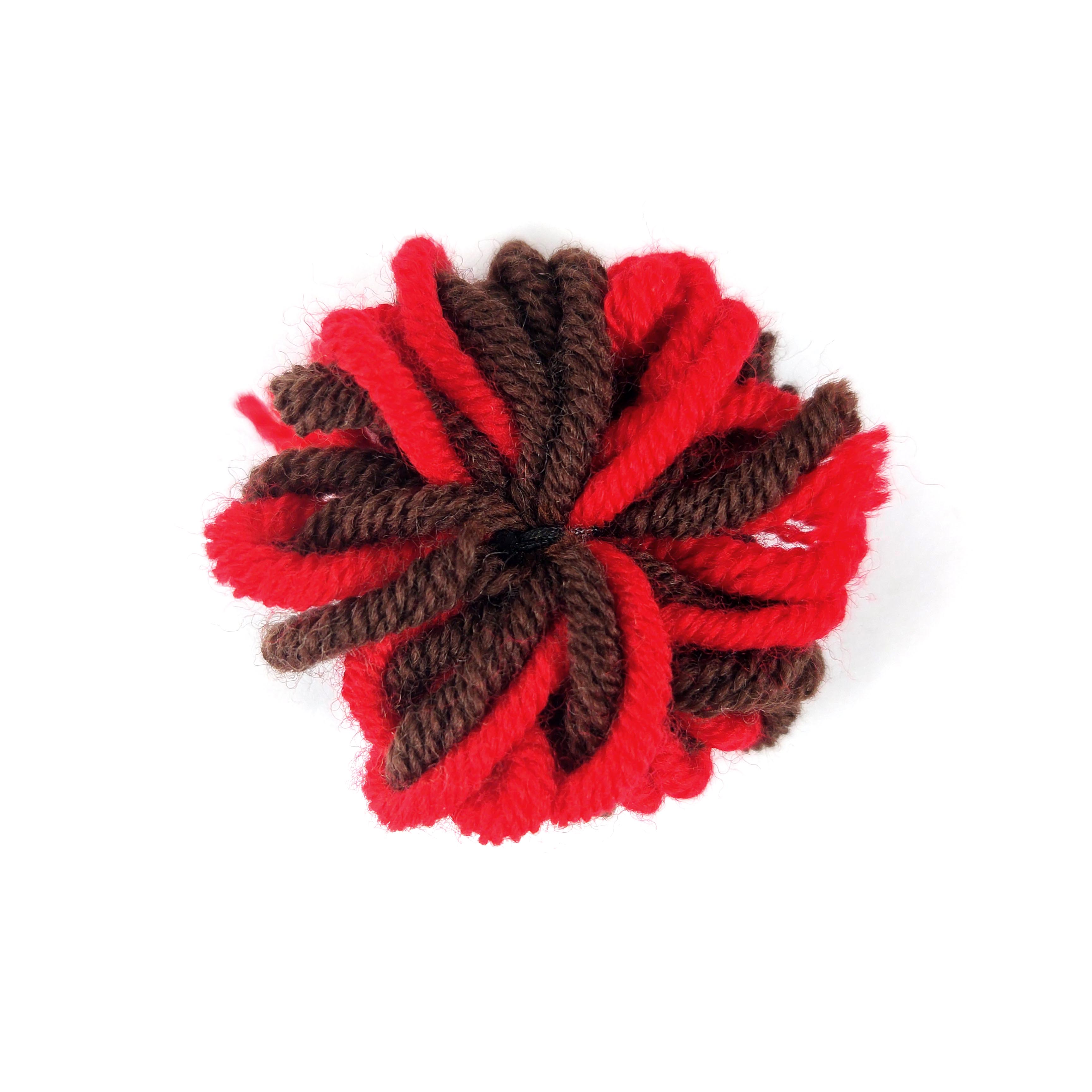 touwbol, pompon, rood-bruin, kledingaccent, textuur