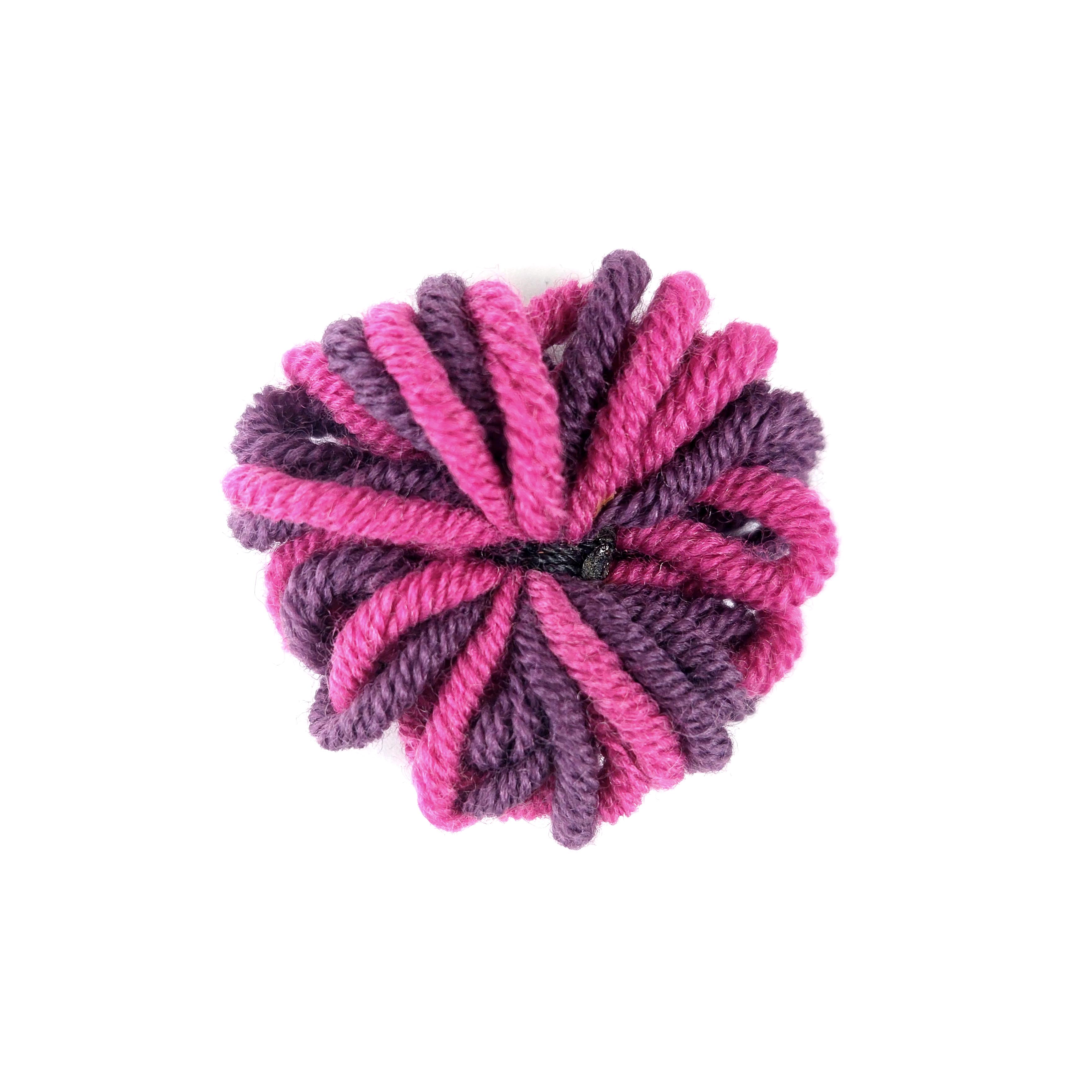 pompon, touwbolletje, knuffelachtig, stofwerk, alternatieve_tekst